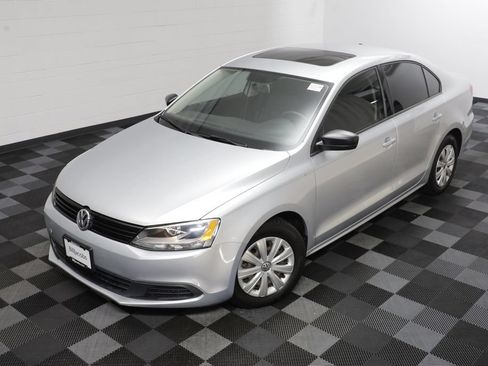 Used 2012 Volkswagen Jetta S FWD image 2