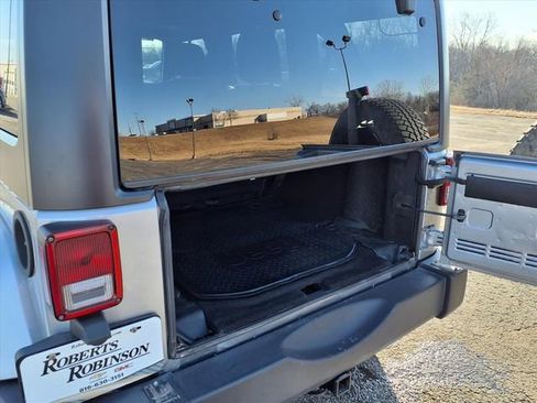 Used 2018 Jeep Wrangler Unlimited Sahara image 75