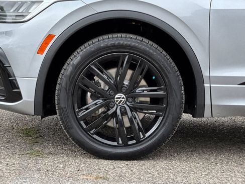 Used 2022 Volkswagen Tiguan SE R-Line AWD/4WD image 32