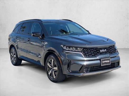 Used 2023 Kia Sorento S image 3