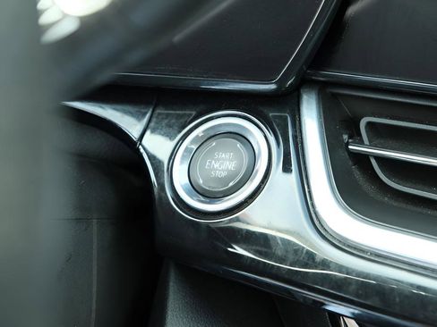 Used 2025 Chevrolet Trax RS w/ Sunroof Package FWD image 13