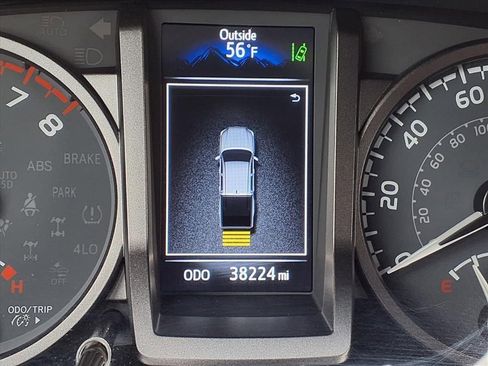 Used 2022 Toyota Tacoma TRD Off-Road image 36