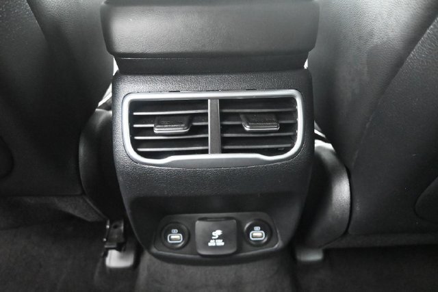 Used 2023 Hyundai Santa Fe Limited AWD/4WD image 12