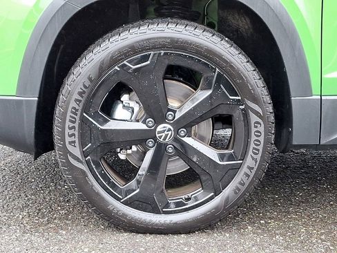 Certified 2025 Volkswagen Taos SE AWD/4WD image 8