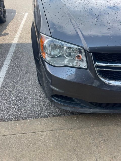 Used 2018 Dodge Grand Caravan SE FWD image 3