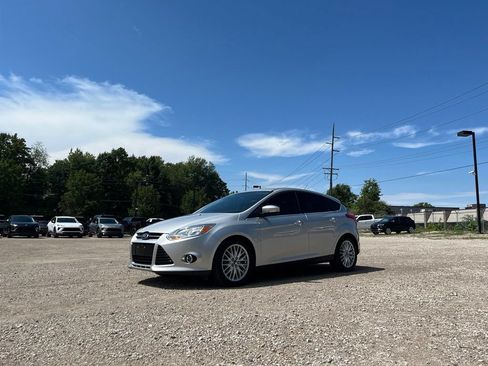 Used 2013 Ford Focus Titanium FWD image 2
