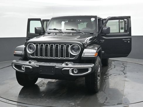 Used 2025 Jeep Wrangler Unlimited Sahara AWD/4WD image 47