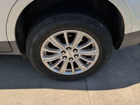 Used 2019 Cadillac XT5 FWD image 11