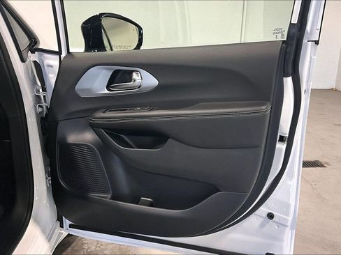 New 2026 Chrysler Pacifica Limited w/ S Appearance Package image 11