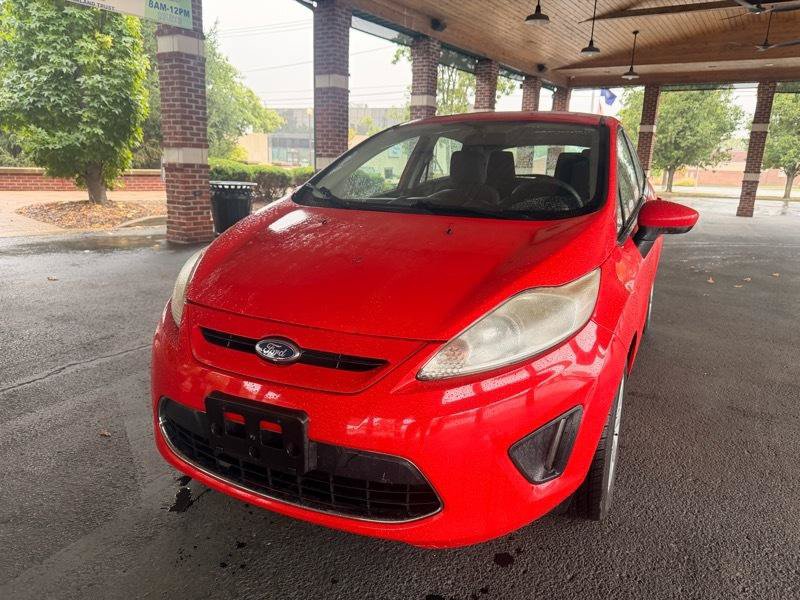 Used 2012 Ford Fiesta SE FWD image 2
