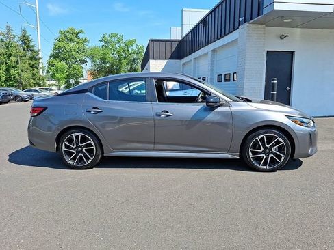 Used 2025 Nissan Sentra SR FWD image 7