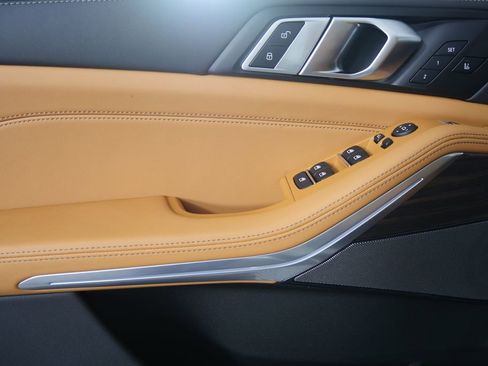 Used 2026 BMW X5 xDrive50e image 9