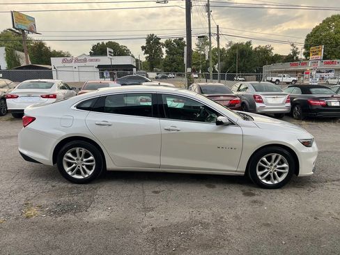 Used 2018 Chevrolet Malibu LT w/ Leather Package image 6