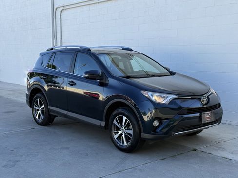 Used 2017 Toyota RAV4 XLE FWD image 3