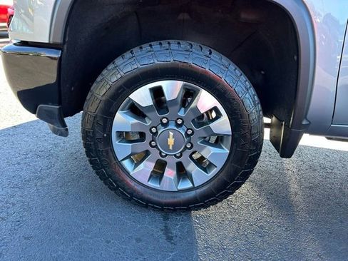 Used 2024 Chevrolet Silverado 2500 Custom w/ Custom Value Package image 9