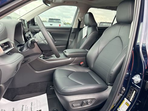Certified 2026 Toyota Highlander XLE image 13