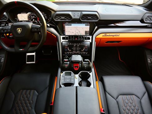 Used 2024 Lamborghini Urus S AWD/4WD image 7