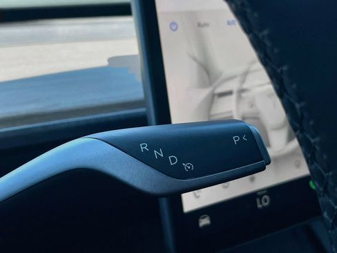 Used 2024 Tesla Model Y Long Range AWD/4WD image 17