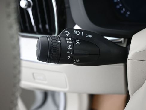 New 2026 Volvo XC60 B5 Ultra w/ Protection Package Premier image 17