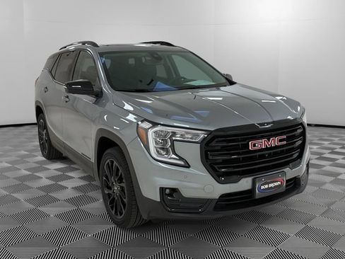 Certified 2024 GMC Terrain SLT w/ Infotainment Package II AWD/4WD image 7