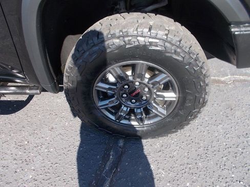 Used 2024 GMC Sierra 1500 AT4X image 11