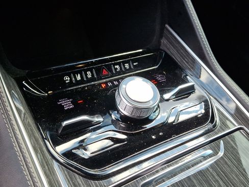 Used 2022 Jeep Wagoneer Series III w/ Flexible Seating Group image 15