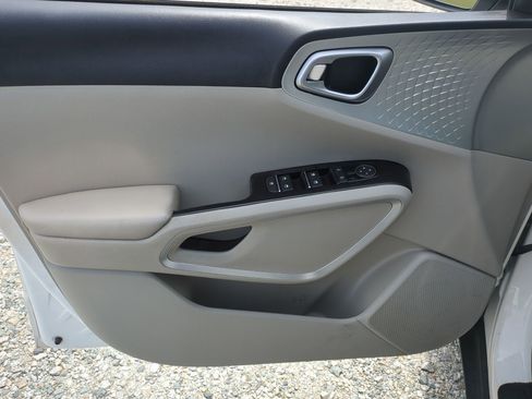 Used 2022 Kia Soul LX w/ Technology Package image 14