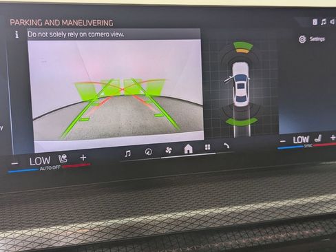 Used 2025 BMW 330i Sedan w/ Convenience Package image 27