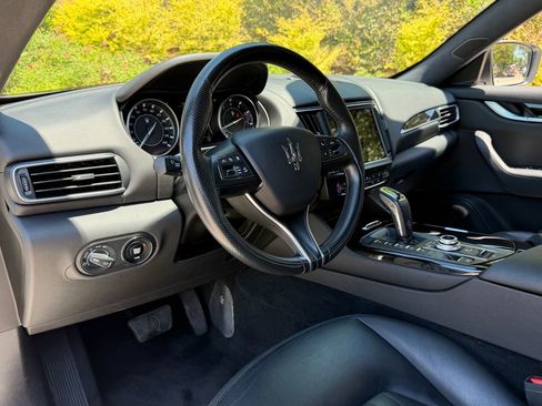 Used 2022 Maserati Levante GT AWD/4WD image 14