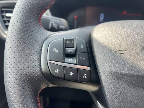 Certified 2025 Ford Escape ST-Line w/ Tech Pack #1 AWD/4WD image 9