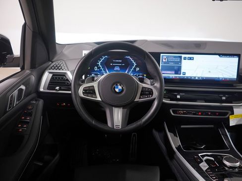 Used 2025 BMW X5 xDrive40i w/ M Sport Package image 11