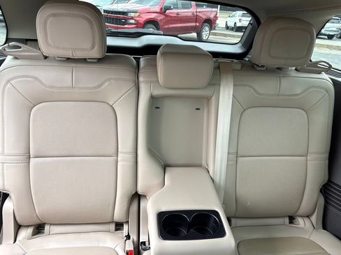 Used 2022 Lincoln Corsair FWD w/ Premium Package image 9