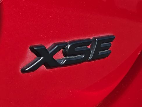 Used 2021 Toyota Camry XSE FWD image 11