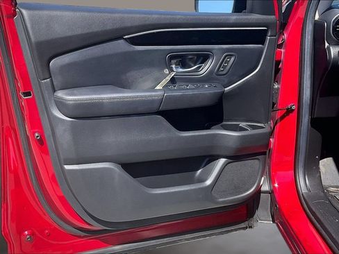 Used 2025 Honda Pilot Touring image 19