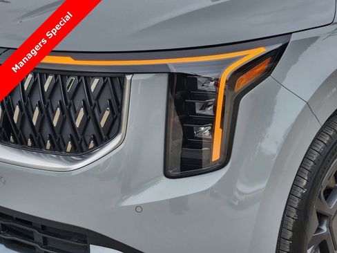 New 2026 Kia Carnival EX FWD image 5