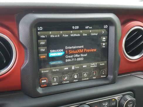 Used 2019 Jeep Wrangler Unlimited Rubicon w/ Dual Top Group AWD/4WD image 19
