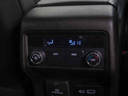 Used 2023 GMC Acadia SLT image 16