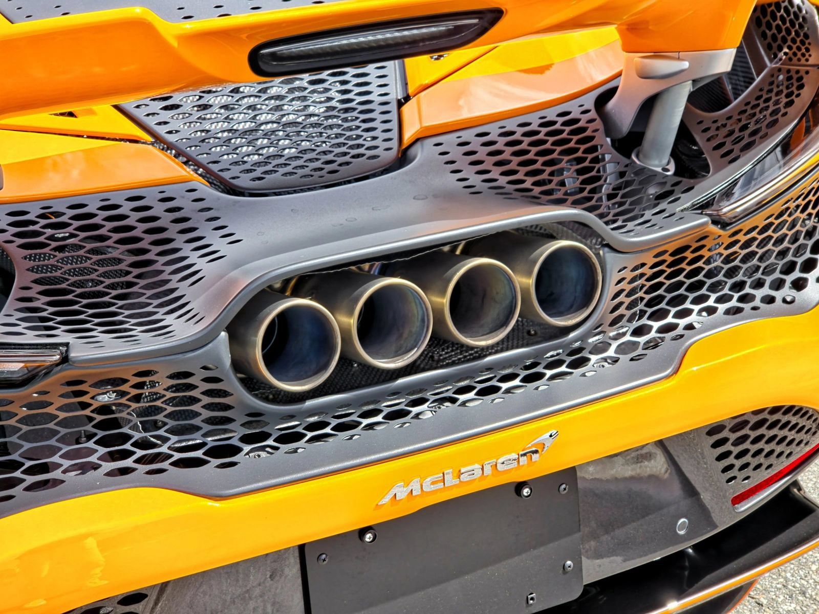 Used 2022 McLaren 765LT RWD image 24
