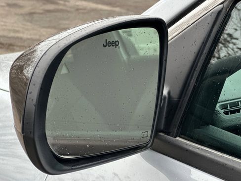 Used 2024 Jeep Compass Latitude image 50