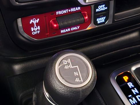 Used 2020 Jeep Gladiator Rubicon AWD/4WD image 12