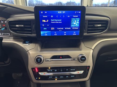 Used 2023 Ford Explorer XLT w/ Equipment Group 202A image 3