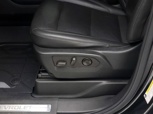 Used 2021 Chevrolet Suburban LT image 24