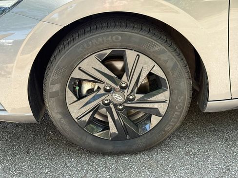 Used 2023 Hyundai Elantra Blue FWD image 32
