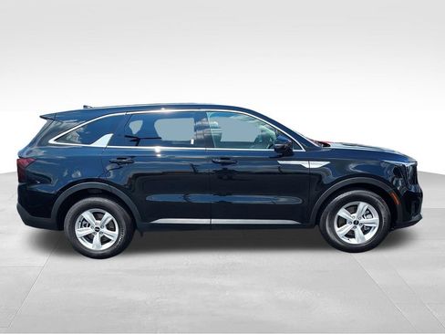 Used 2026 Kia Sorento LX FWD image 6