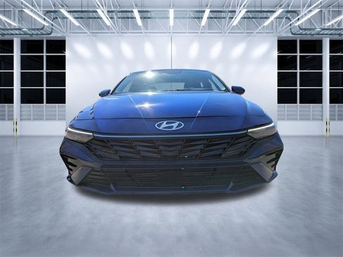Used 2024 Hyundai Elantra SEL w/ Convenience Package image 8