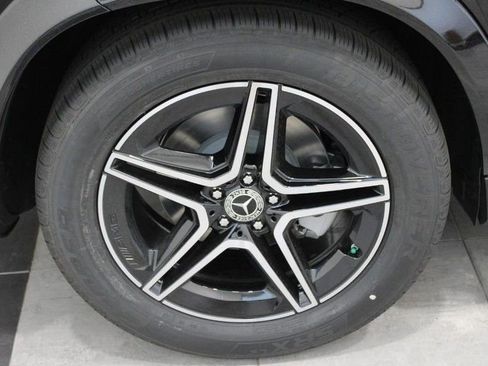 Used 2025 Mercedes-Benz GLE 580 4MATIC image 3
