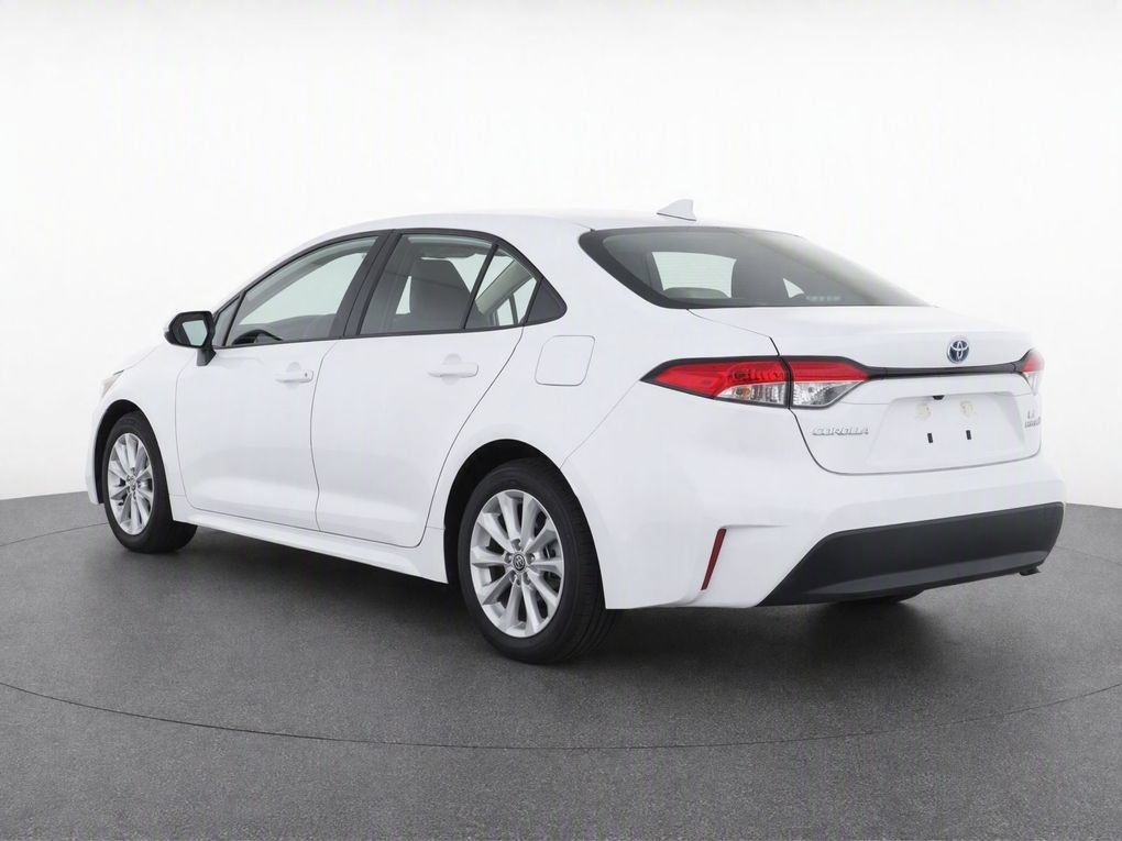 Used 2024 Toyota Corolla LE w/ LE Convenience Package FWD image 3