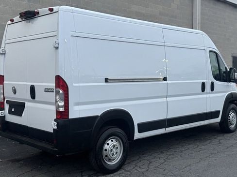 Used 2025 RAM ProMaster 2500 w/ Convenience Group image 5