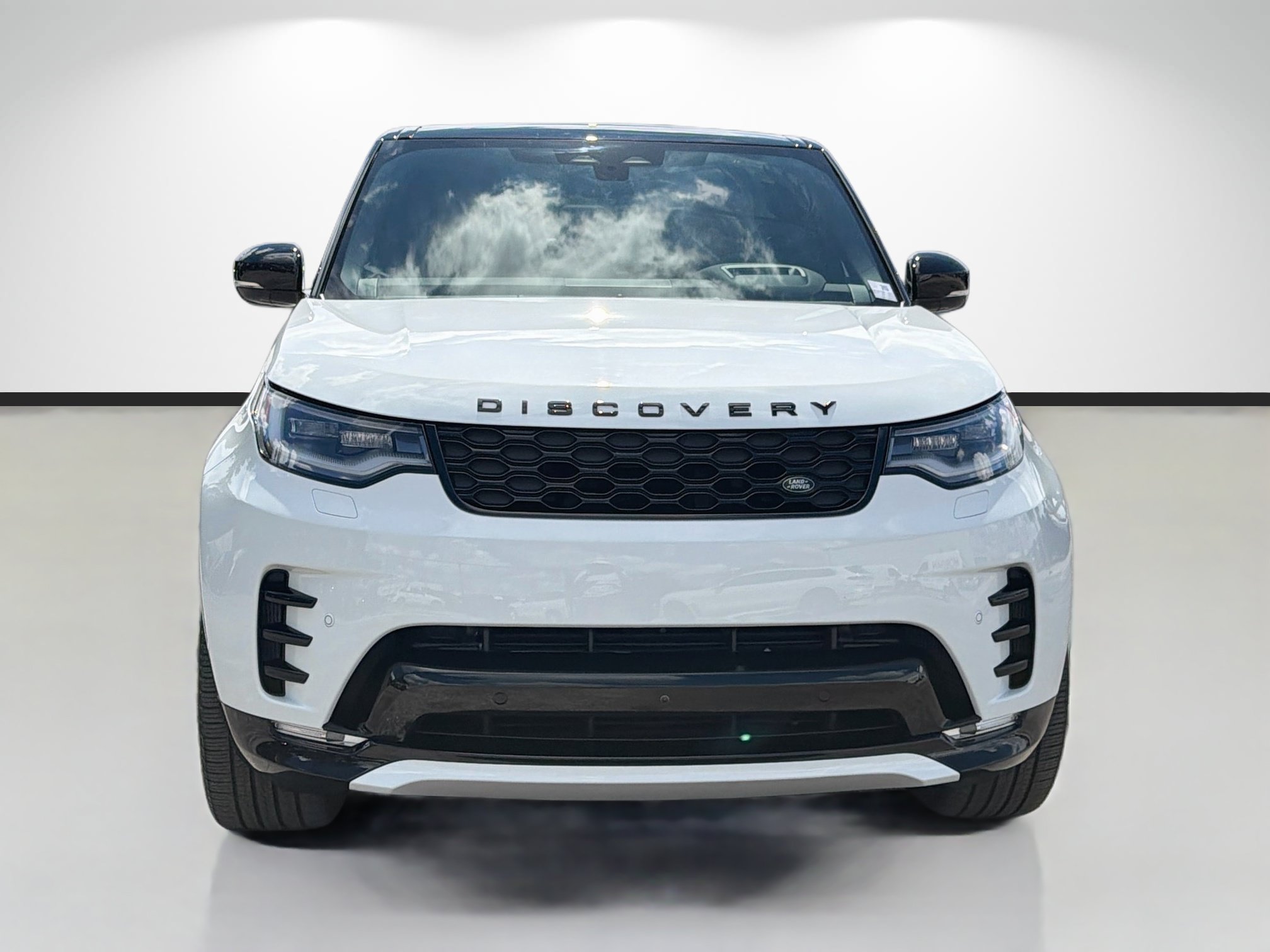 Used 2025 Land Rover Discovery Dynamic SE AWD/4WD image 8