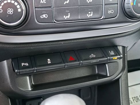 Used 2022 Chevrolet Colorado LT w/ Fleet Safety Package RWD image 22